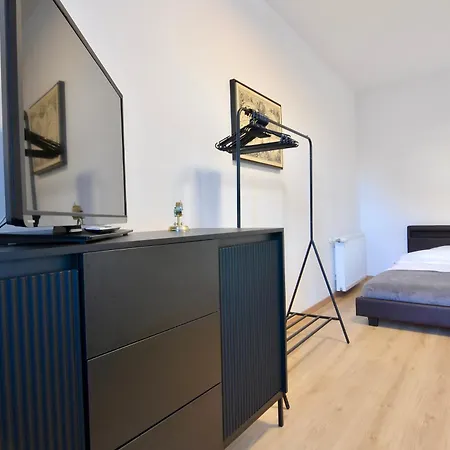 Luxurious & Spacious In The Heart Of *